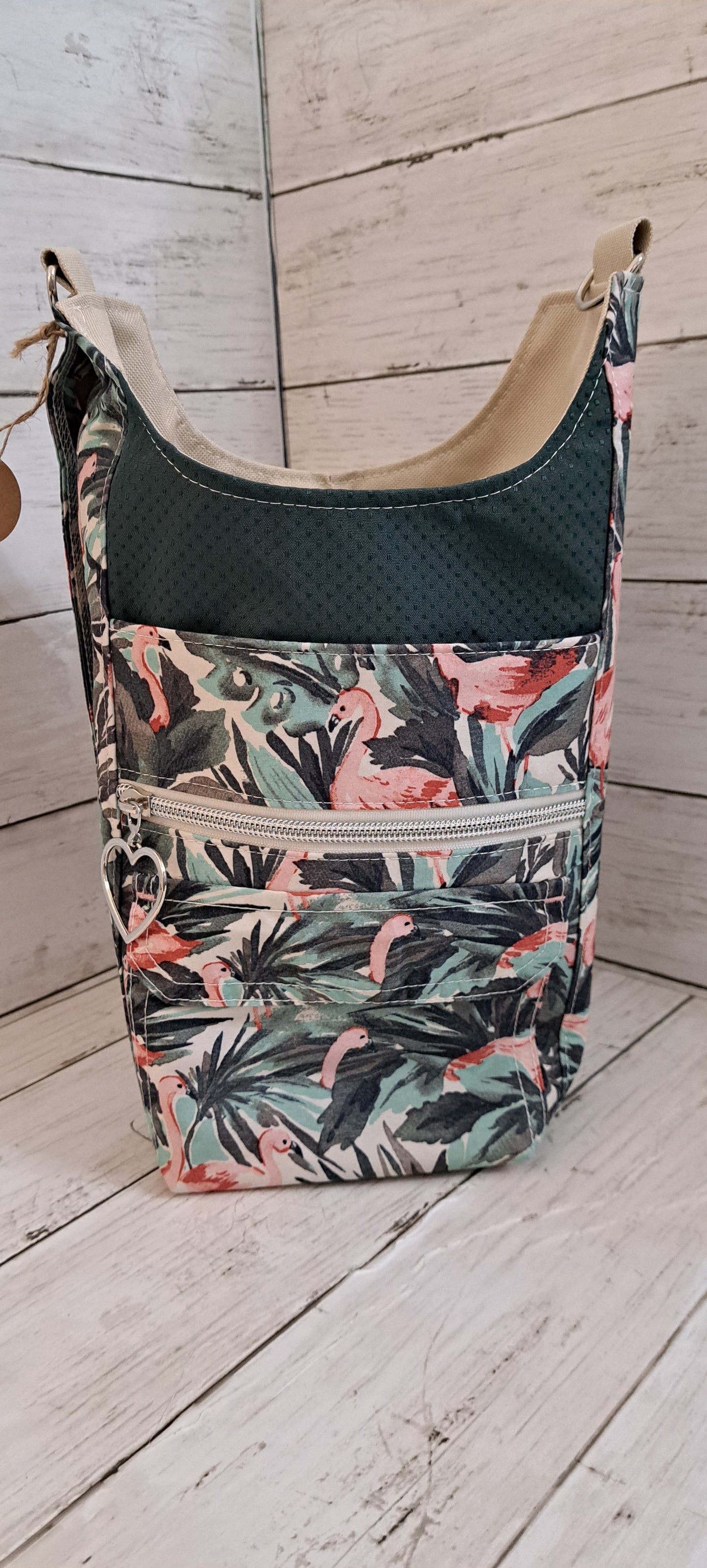 Flamingo print water bottle bag green