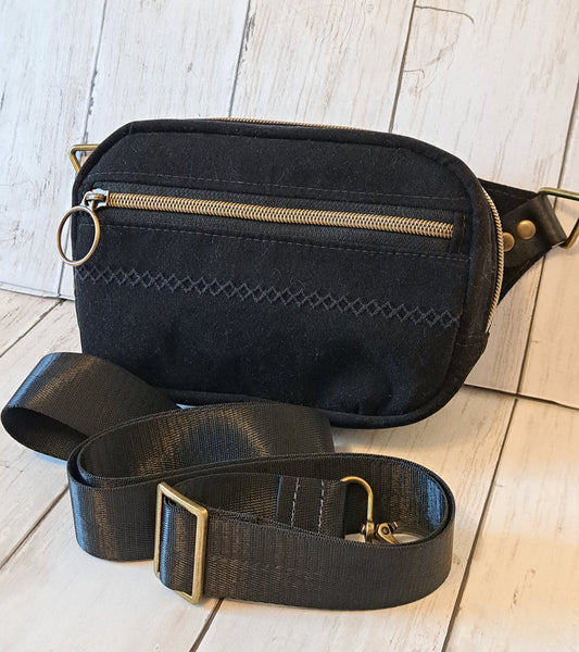 Rayna  SM Cross Body  Black XX
