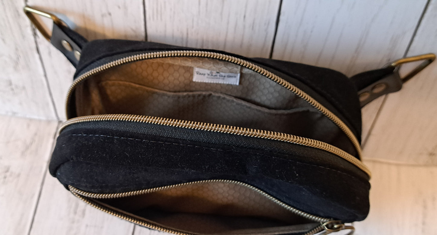 Rayna  SM Cross Body  Black XX