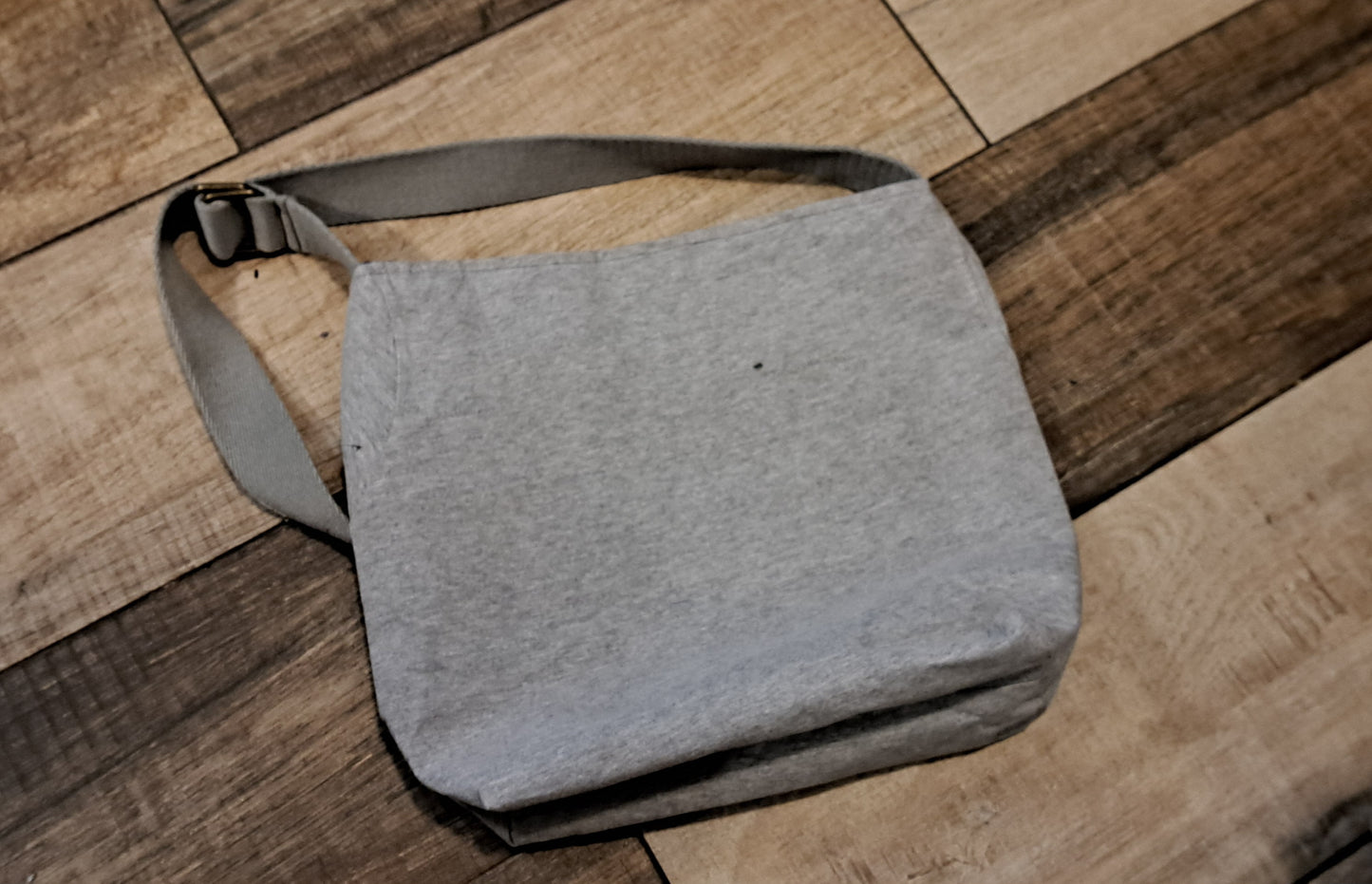 Tote- Gray Skull w/headphones