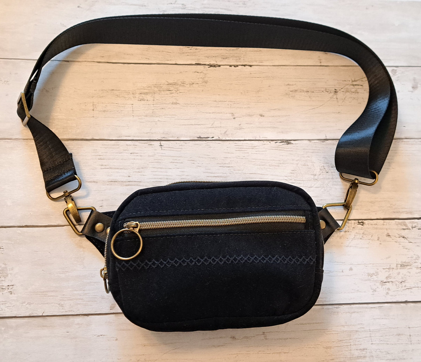Rayna  SM Cross Body  Black XX
