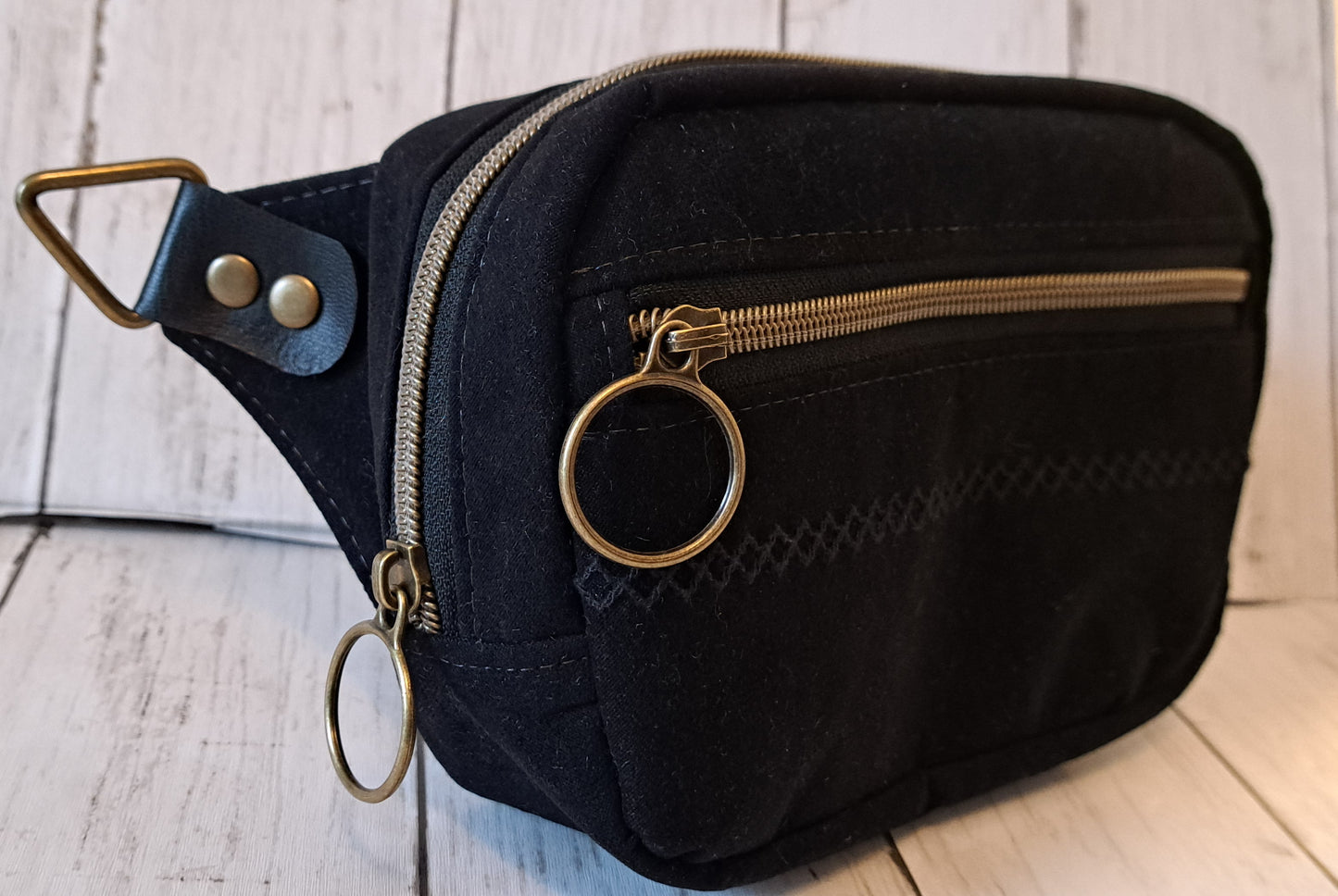 Rayna  SM Cross Body  Black XX
